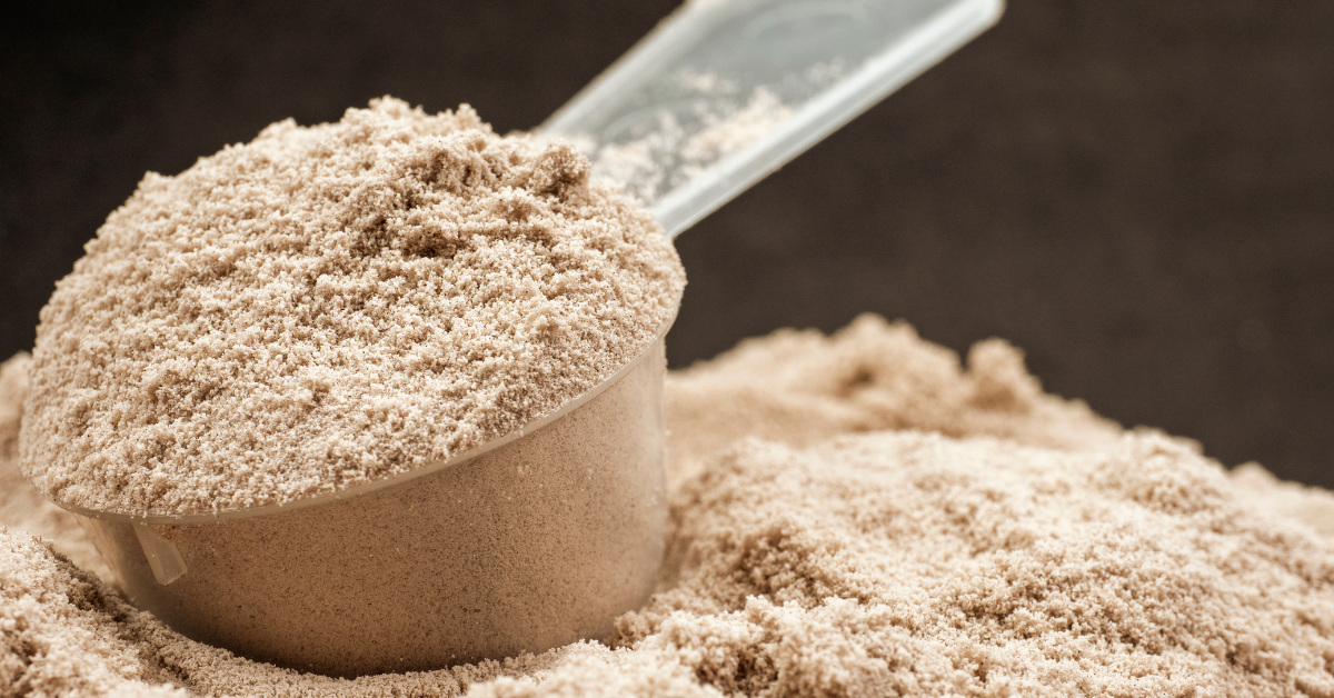 Picture of a scoop filled with protein powder.